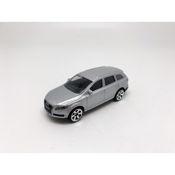 MSZ 1/64 AUDI Q7 SREBRNY