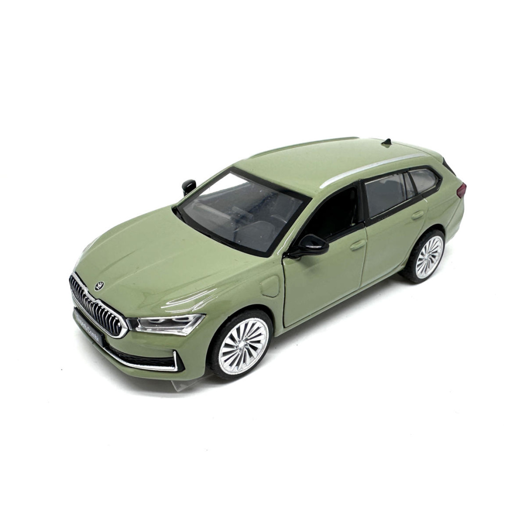 MSZ 1/35 SKODA SUPERB COMBI IV ZIELONY (ŚW+DŹWIĘK)