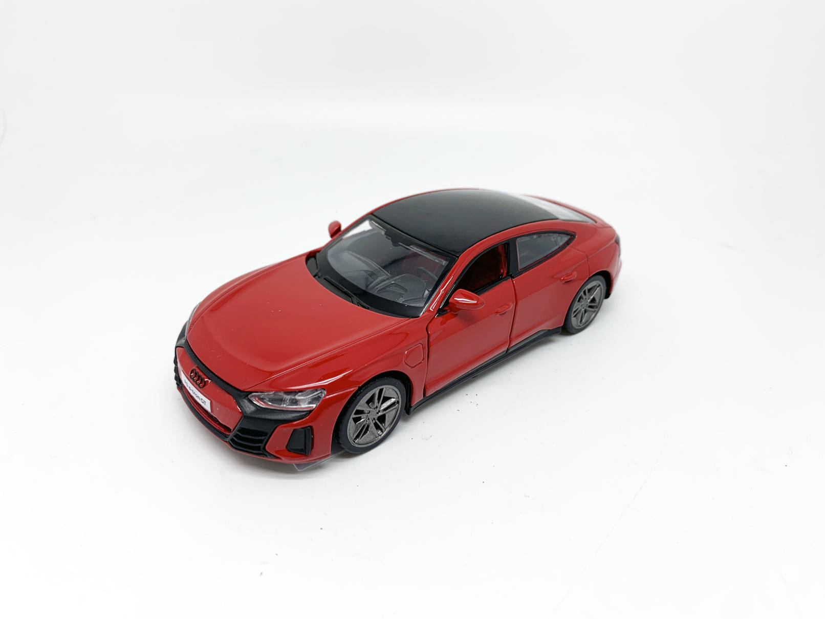 MSZ 1/36 AUDI RS E-TRON GT CZERWONY (ŚW.+DŹWIĘK) MSZ 1/36 AUDI RS E-TRON GT CZERWONY (ŚW.+DŹWIĘK)