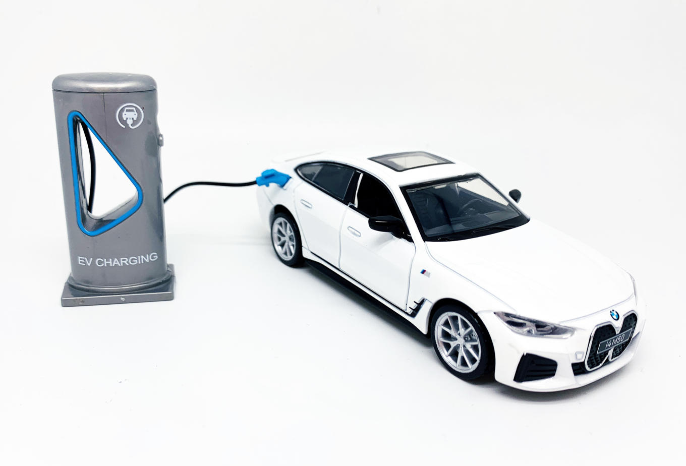 MSZ (ELEKTR.) 1/34 BMW I4 M50 BIAŁY MSZ (ELEKTR.) 1/34 BMW I4 M50 BIAŁY